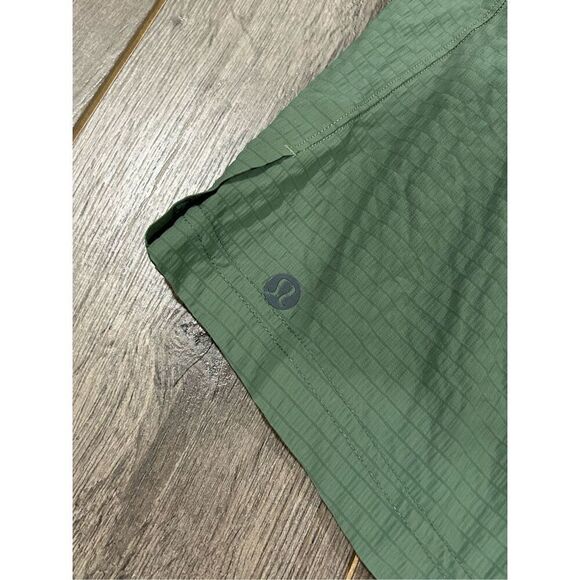 Lululemon surge short lines sz L - Picture 3 of 5